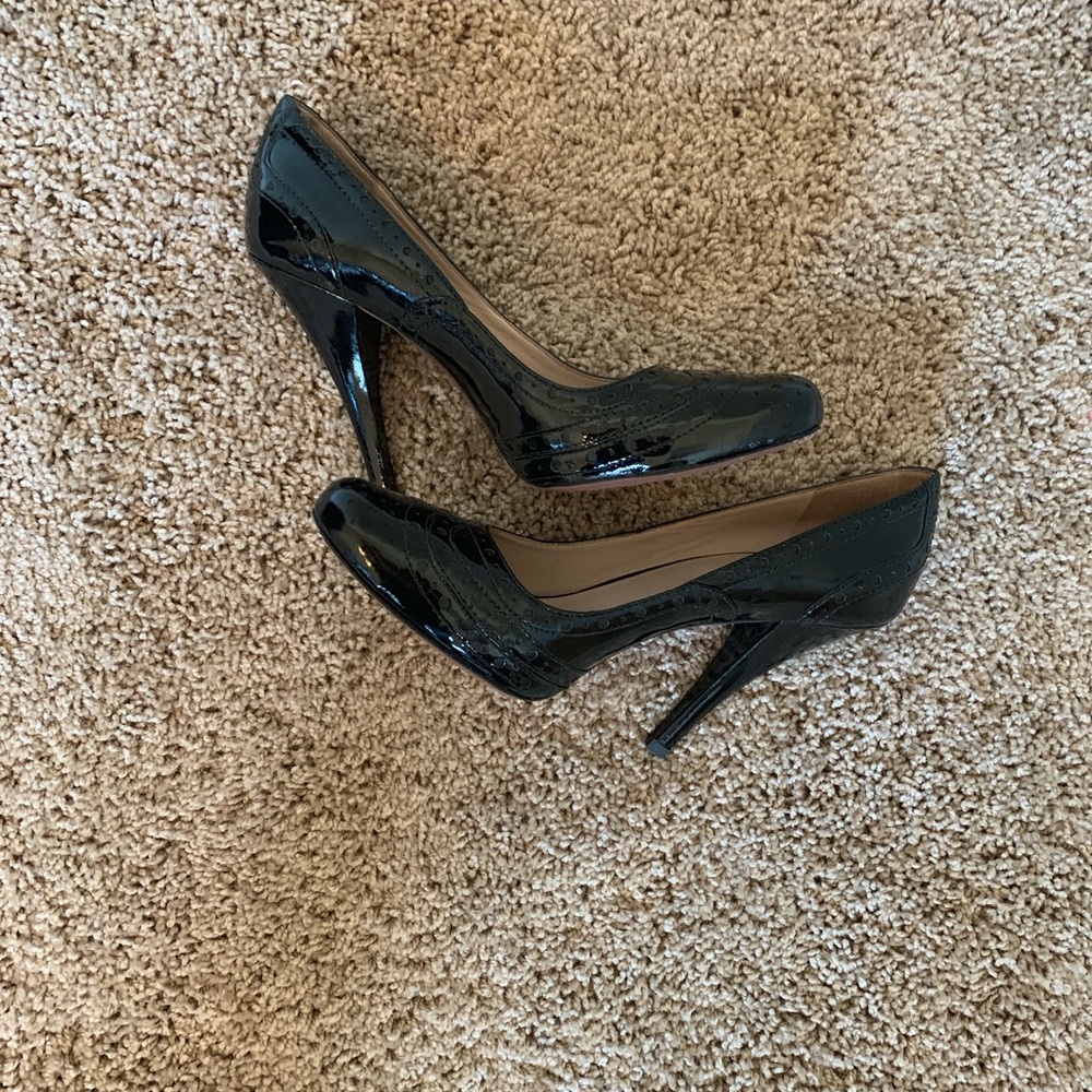 Joan & David Pumps